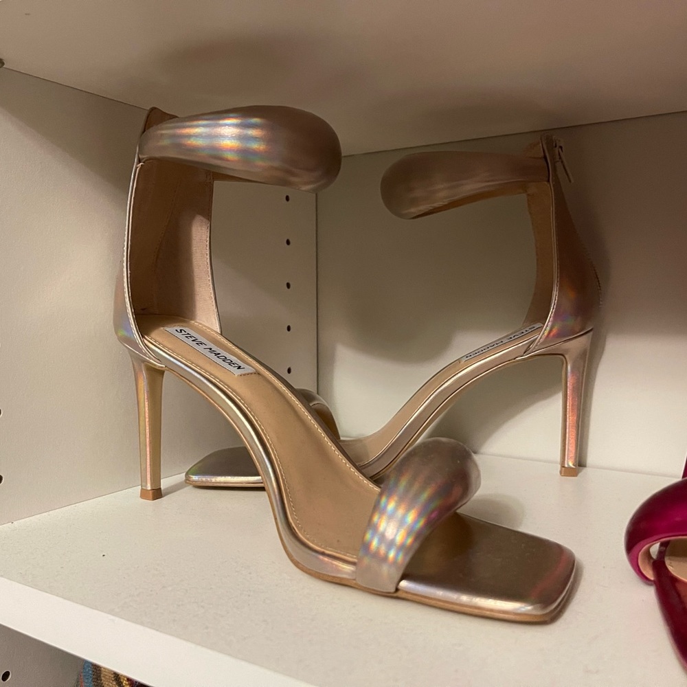 STEVE MADDEN PARTAY PLATINUM STILETTO HEELS BUBBLED STRAPS